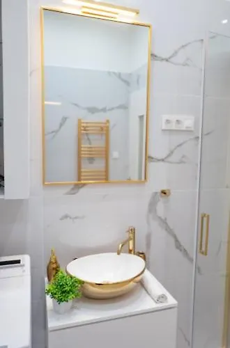 Gold'n Marble アパート *