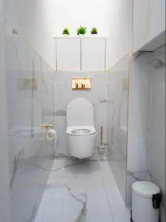 Gold'n Marble Apartment